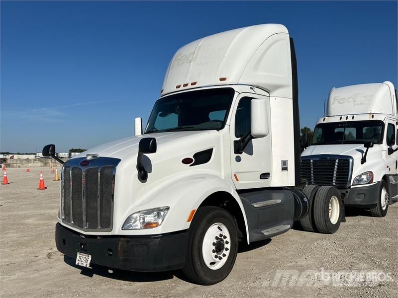 Peterbilt 579 4x2 S/A Day Cab Truck Tractor Nyergesvontatók