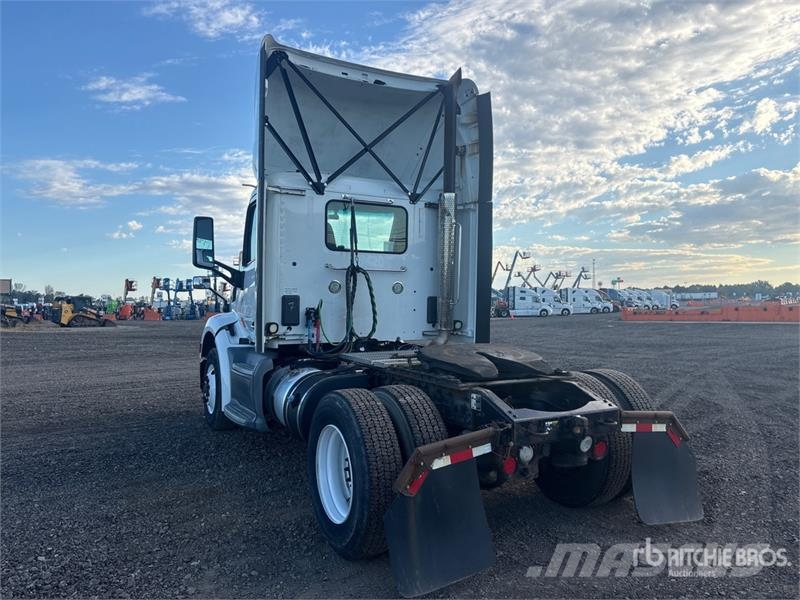 Peterbilt 579 4x2 S/A Day Cab Truck Tractor Sattelzugmaschinen