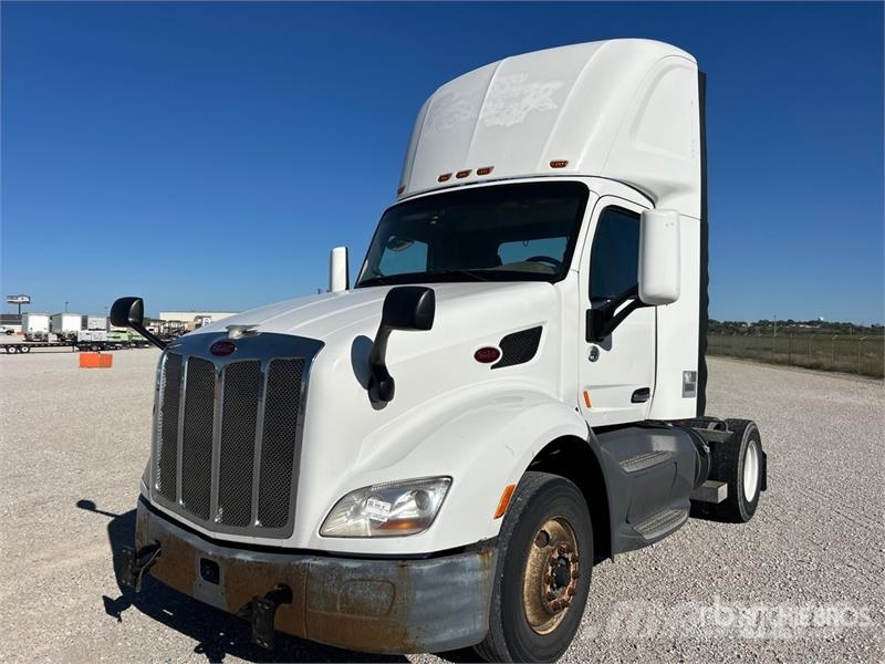 Peterbilt 579 4x2 S/A Day Cab Truck Tractor Motrici e Trattori Stradali