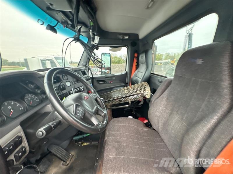 Peterbilt 579 4x2 S/A Day Cab Truck Tractor Trækkere