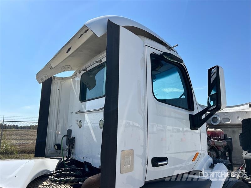 Peterbilt 579 4x2 S/A Day Cab Truck Tractor Tracteur routier