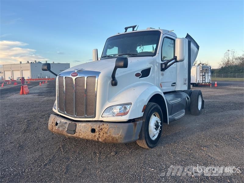 Peterbilt 579 4x2 S/A Day Cab Truck Tractor Trekkers