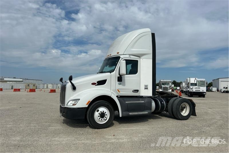 Peterbilt 579 4x2 S/A Day Cab Truck Tractor Dragbilar