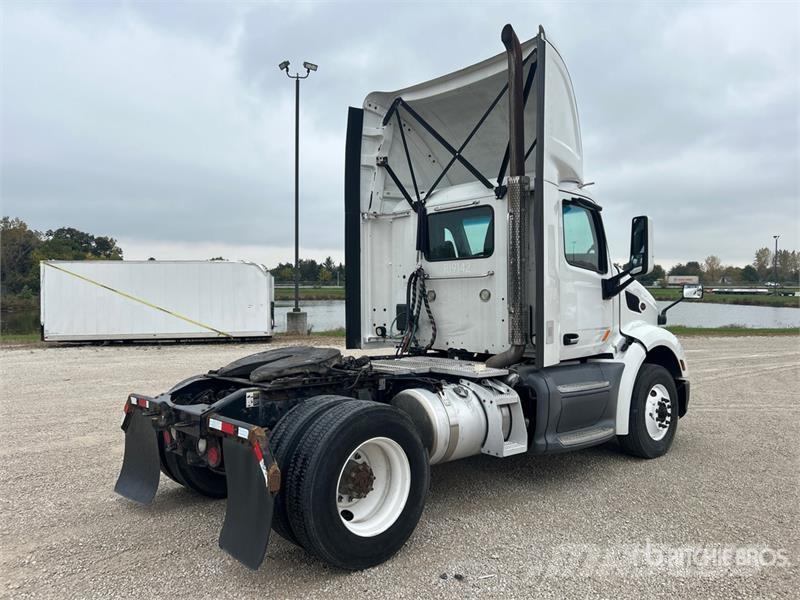 Peterbilt 579 4x2 S/A Day Cab Truck Tractor Cavalos mecânicos