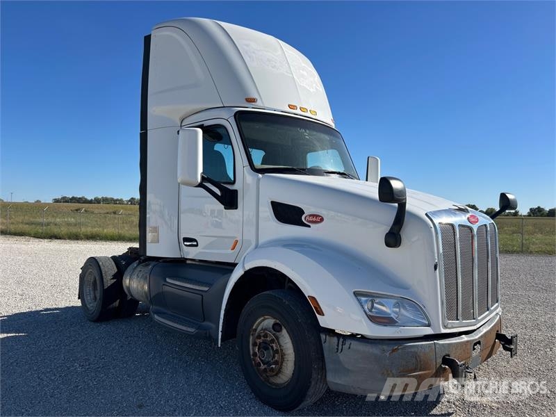 Peterbilt 579 4x2 S/A Day Cab Truck Tractor Motrici e Trattori Stradali