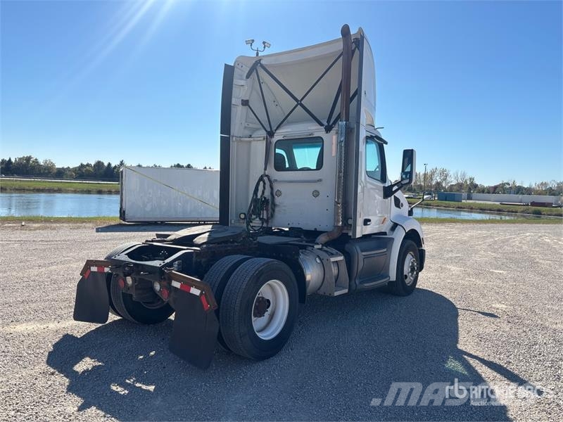 Peterbilt 579 4x2 S/A Day Cab Truck Tractor Prime Movers
