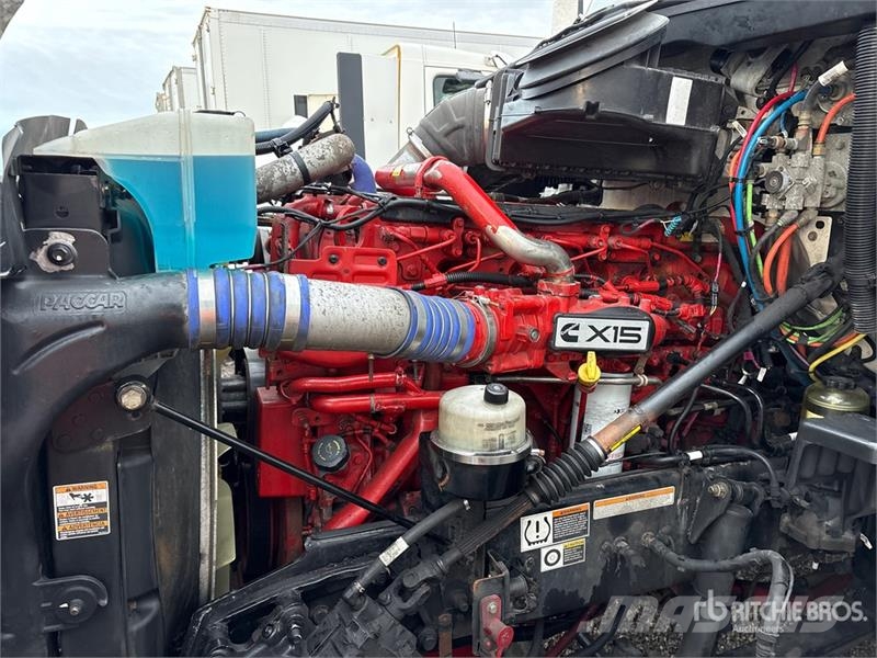 Peterbilt 579 4x2 S/A Day Cab Truck Tractor Truck Tractor Units