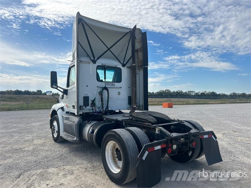 Peterbilt 579 4x2 S/A Day Cab Truck Tractor Ťahače