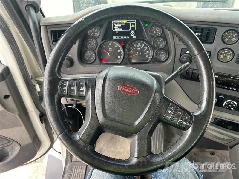 Peterbilt 579 4x2 S/A Day Cab Truck Tractor Vlačilci