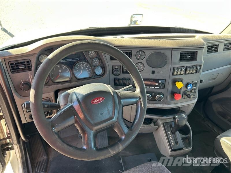 Peterbilt 579 4x2 S/A Day Cab Truck Tractor Motrici e Trattori Stradali