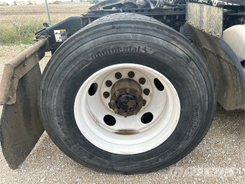 Peterbilt 579 4x2 S/A Day Cab Truck Tractor Tractor Units