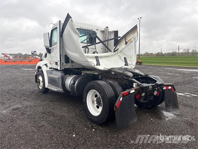 Peterbilt 579 4x2 S/A Day Cab Truck Tractor Trækkere