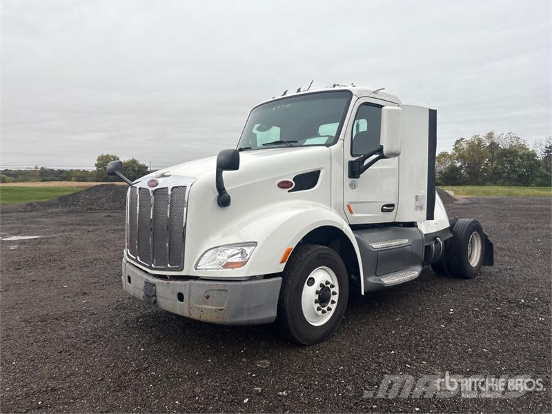 Peterbilt 579 4x2 S/A Day Cab Truck Tractor Vilcēji