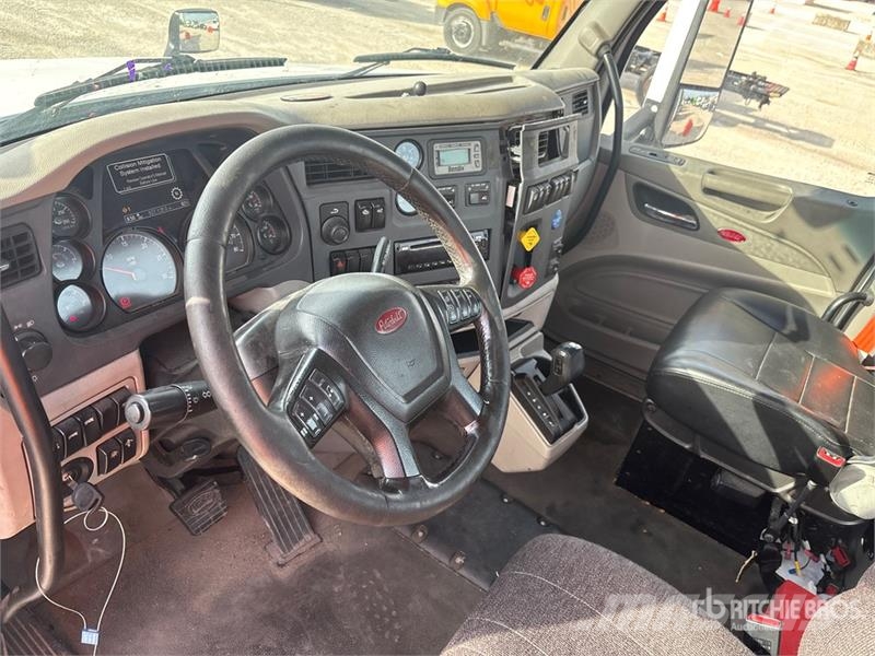 Peterbilt 579 4x2 S/A Day Cab Truck Tractor Sattelzugmaschinen