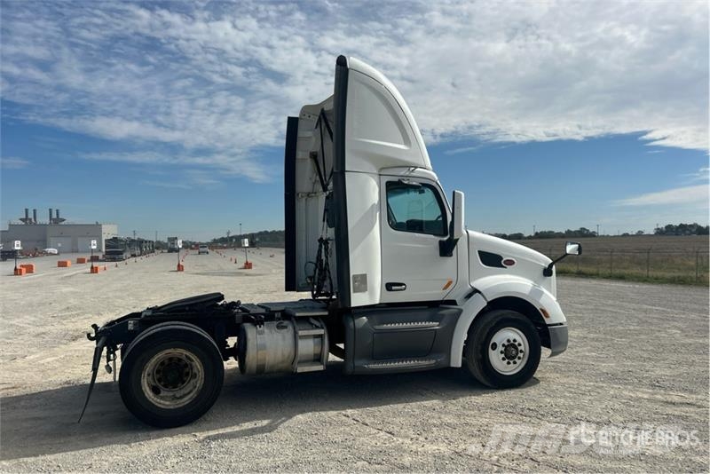 Peterbilt 579 4x2 S/A Day Cab Truck Tractor Traktorske jedinice