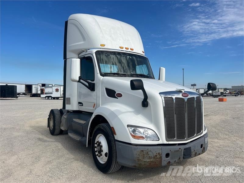 Peterbilt 579 4x2 S/A Day Cab Truck Tractor Ťahače