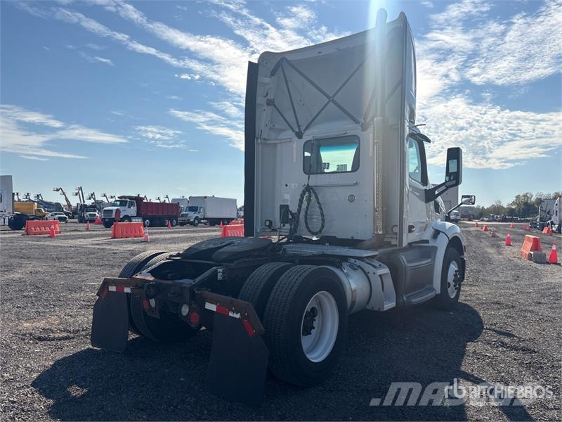 Peterbilt 579 4x2 S/A Day Cab Truck Tractor Vlačilci