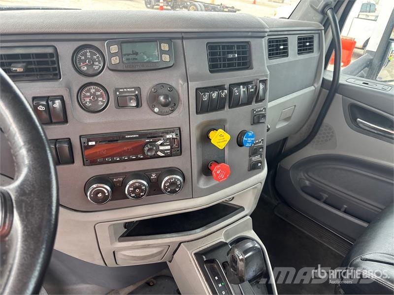 Peterbilt 579 4x2 S/A Day Cab Truck Tractor 中古トラクターヘッド | トレーラーヘッド