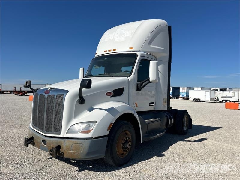Peterbilt 579 4x2 S/A Day Cab Truck Tractor Nyergesvontatók