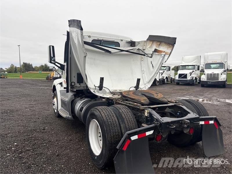 Peterbilt 579 4x2 S/A Day Cab Truck Tractor Trækkere