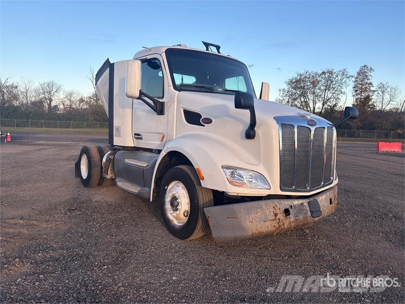 Peterbilt 579 4x2 S/A Day Cab Truck Tractor Trekkers