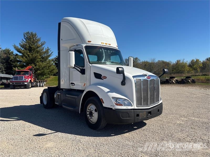 Peterbilt 579 4x2 S/A Day Cab Truck Tractor Prime Movers