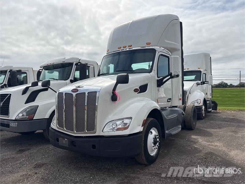 Peterbilt 579 4x2 S/A Day Cab Truck Tractor Nyergesvontatók