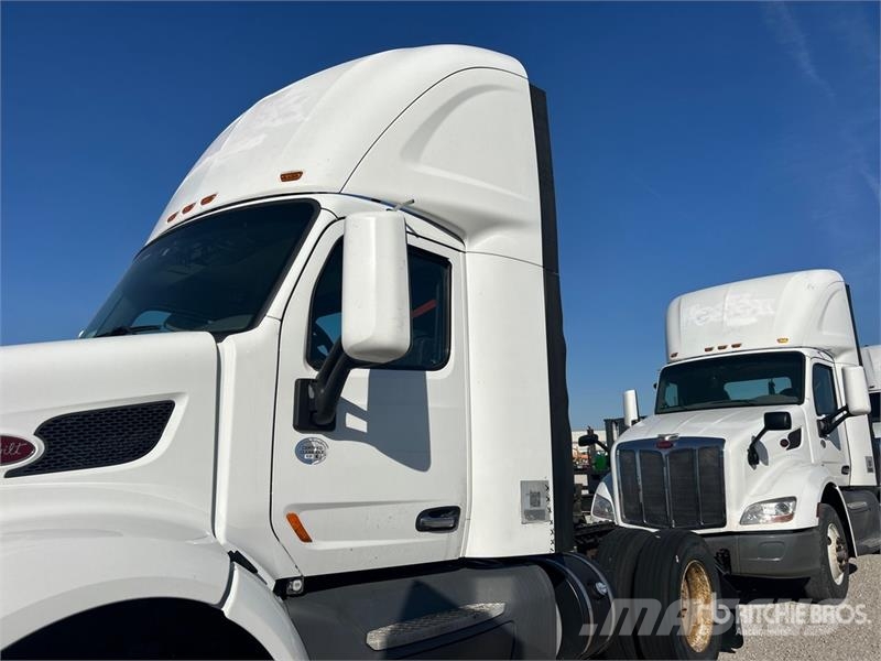 Peterbilt 579 4x2 S/A Day Cab Truck Tractor Tegljači