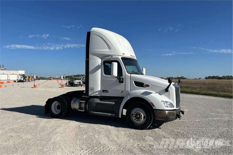 Peterbilt 579 4x2 S/A Day Cab Truck Tractor Ciągniki siodłowe