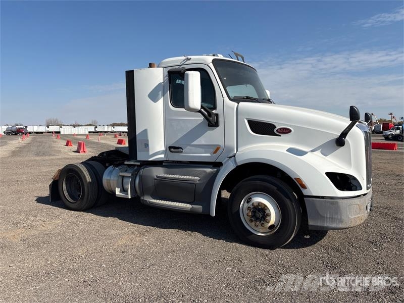 Peterbilt 579 4x2 S/A Day Cab Truck Tractor Trekkers