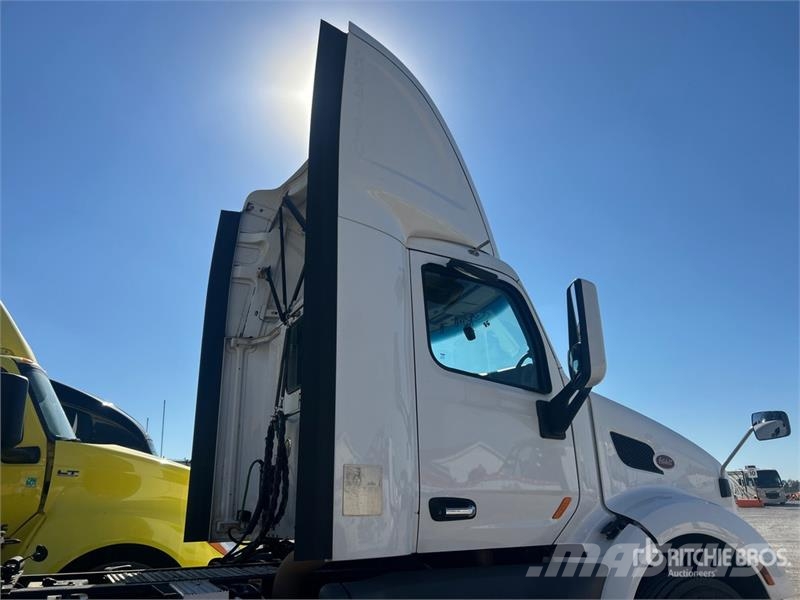 Peterbilt 579 4x2 S/A Day Cab Truck Tractor Traktorske jedinice