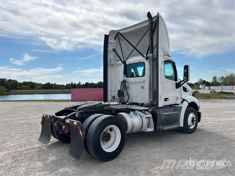 Peterbilt 579 4x2 S/A Day Cab Truck Tractor وحدات الجر