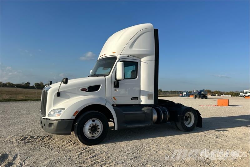 Peterbilt 579 4x2 S/A Day Cab Truck Tractor Ťahače