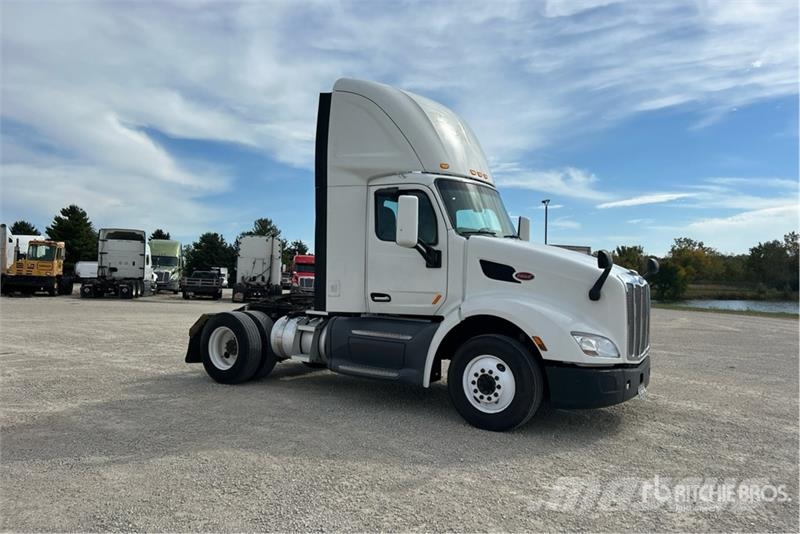 Peterbilt 579 4x2 S/A Day Cab Truck Tractor Dragbilar