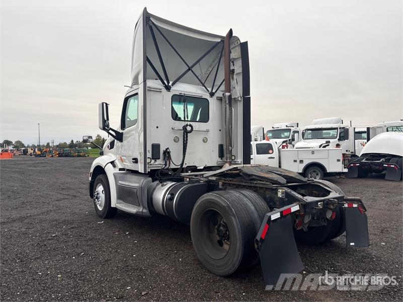 Peterbilt 579 4x2 S/A Day Cab Truck Tractor Trækkere