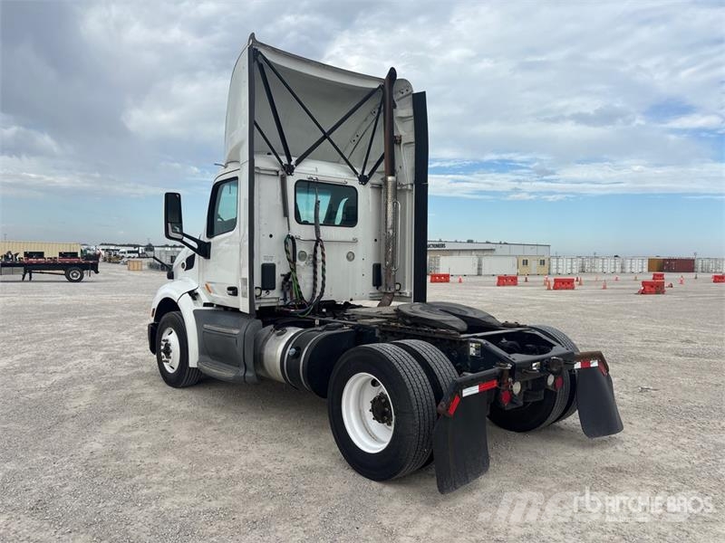 Peterbilt 579 4x2 S/A Day Cab Truck Tractor 中古トラクターヘッド | トレーラーヘッド