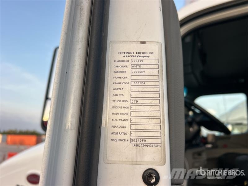 Peterbilt 579 6x4 T/A Day Cab Truck Tractor Tractores (camiões)