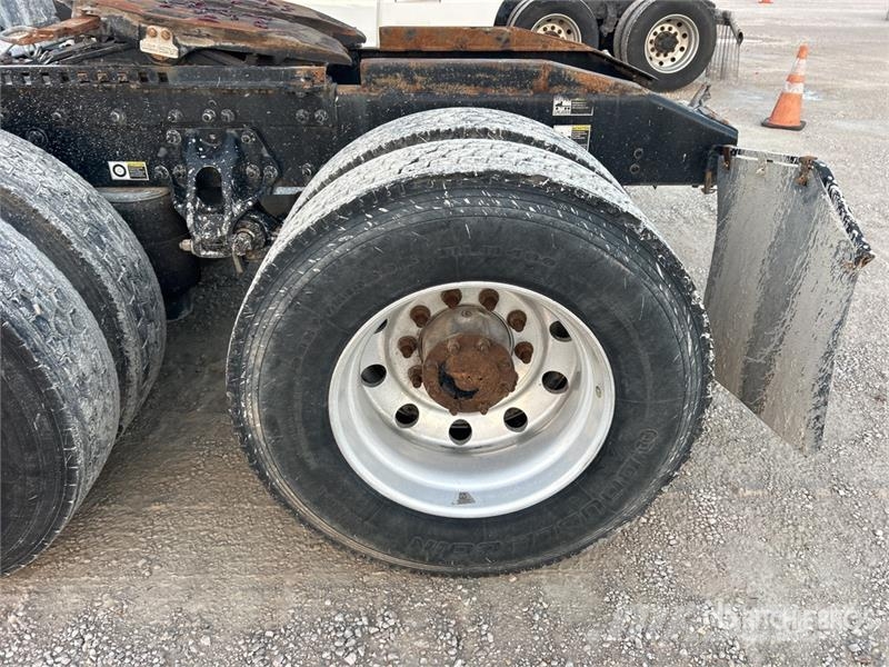 Peterbilt 579 6x4 T/A Day Cab Truck Tractor Tractores (camiões)