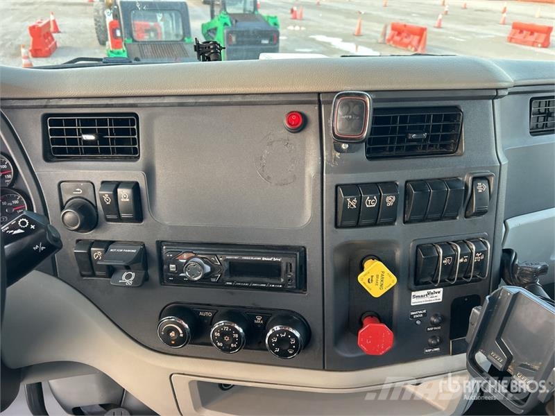 Peterbilt 579 6x4 T/A Day Cab Truck Tractor Tractores (camiões)