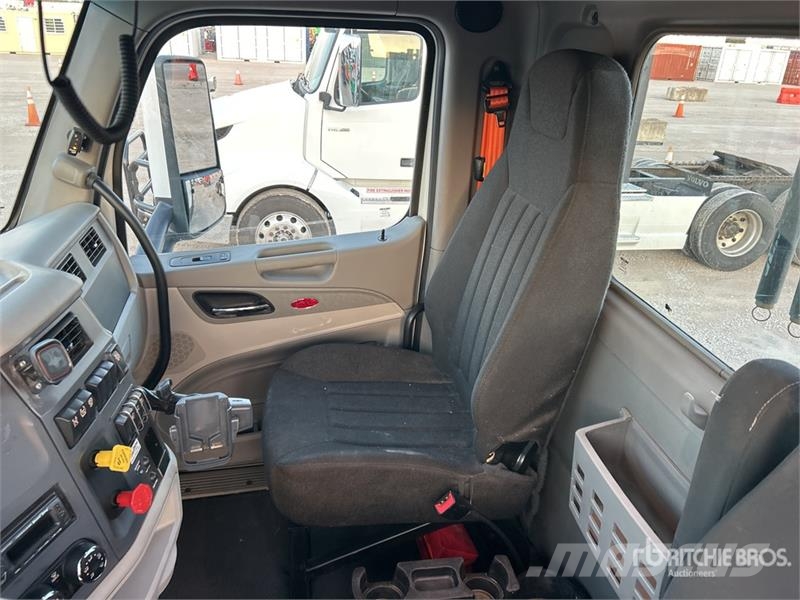 Peterbilt 579 6x4 T/A Day Cab Truck Tractor Tractores (camiões)