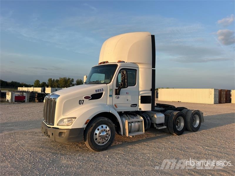 Peterbilt 579 6x4 T/A Day Cab Truck Tractor Tractores (camiões)