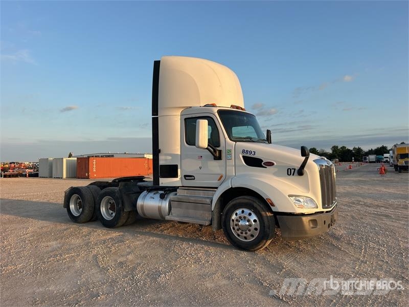 Peterbilt 579 6x4 T/A Day Cab Truck Tractor Tractores (camiões)