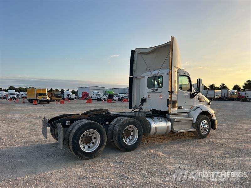 Peterbilt 579 6x4 T/A Day Cab Truck Tractor Tractores (camiões)