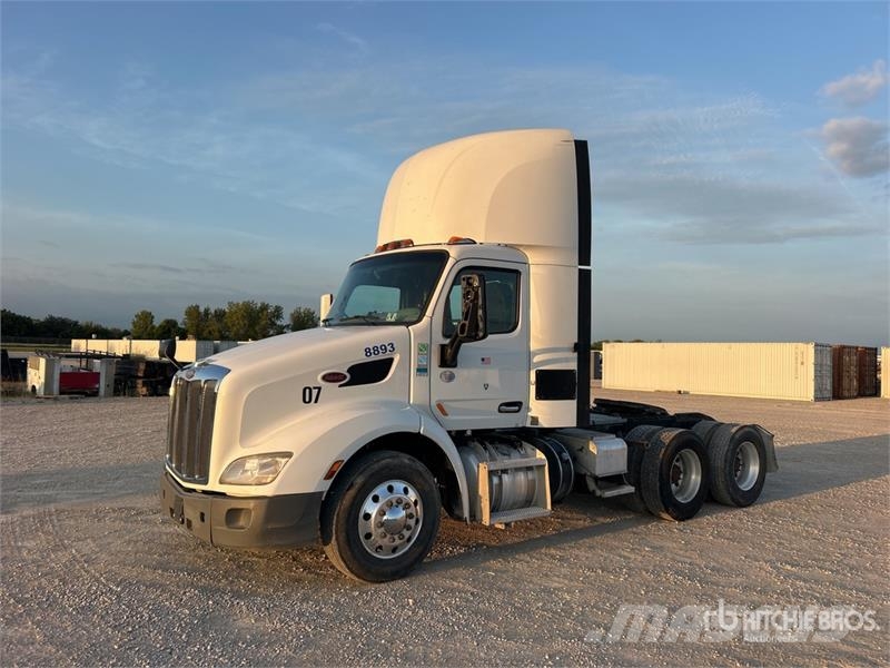 Peterbilt 579 6x4 T/A Day Cab Truck Tractor Tractores (camiões)