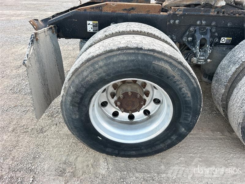 Peterbilt 579 6x4 T/A Day Cab Truck Tractor Tractores (camiões)