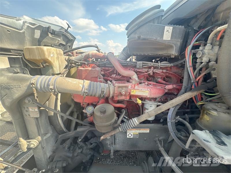 Peterbilt 579 S/A Day Cab Truck Tractor Tracteur routier