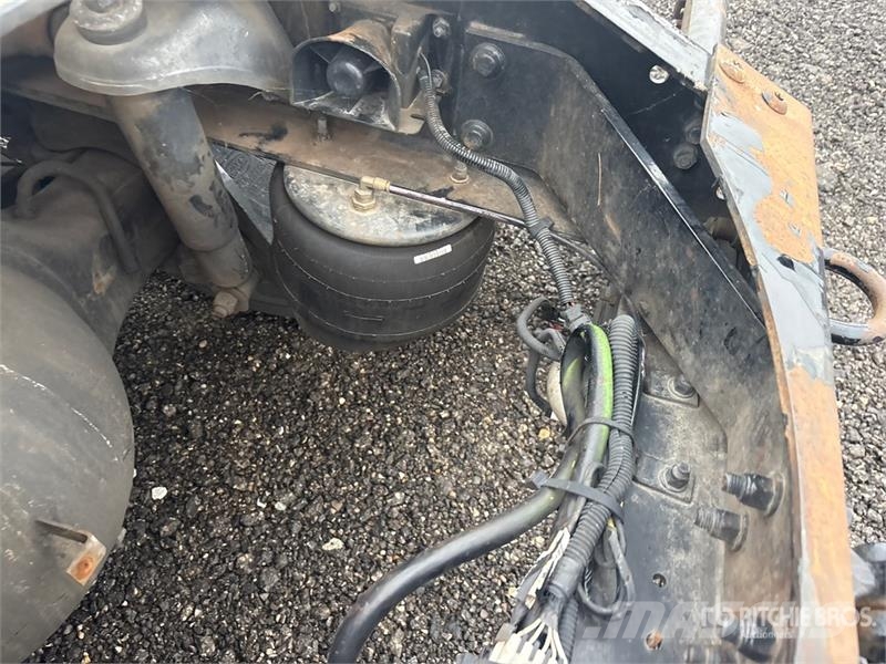 Peterbilt 579 S/A Day Cab Truck Tractor Cabezas tractoras