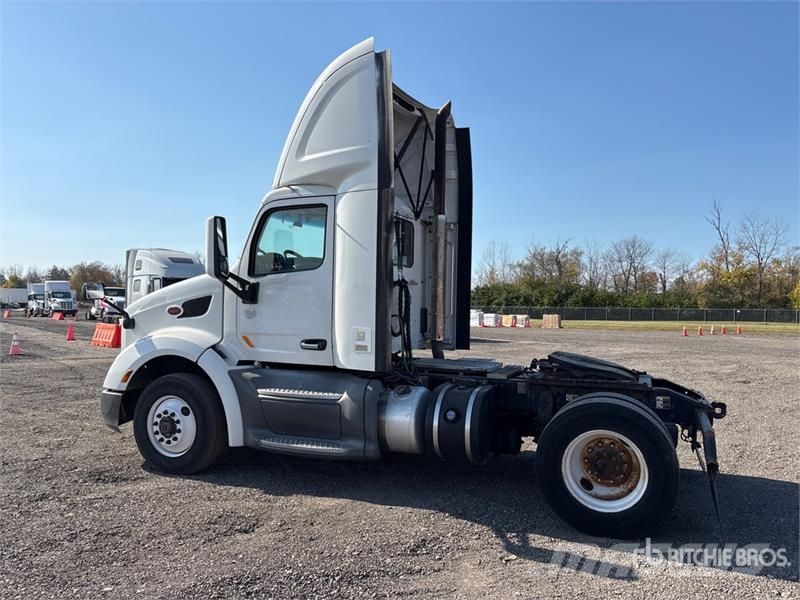 Peterbilt 579 S/A Day Cab Truck Tractor Trekkers