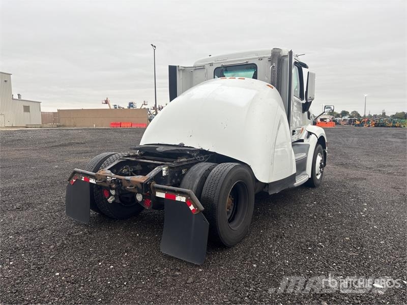 Peterbilt 579 S/A Day Cab Truck Tractor Cabezas tractoras