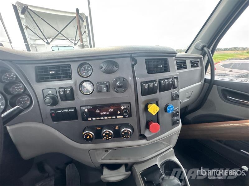Peterbilt 579 S/A Day Cab Truck Tractor Cabezas tractoras